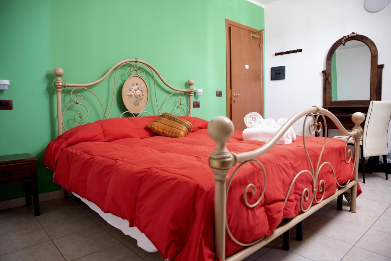 Carlo V - Holiday Rooms Порто Емпедокле Екстериор снимка